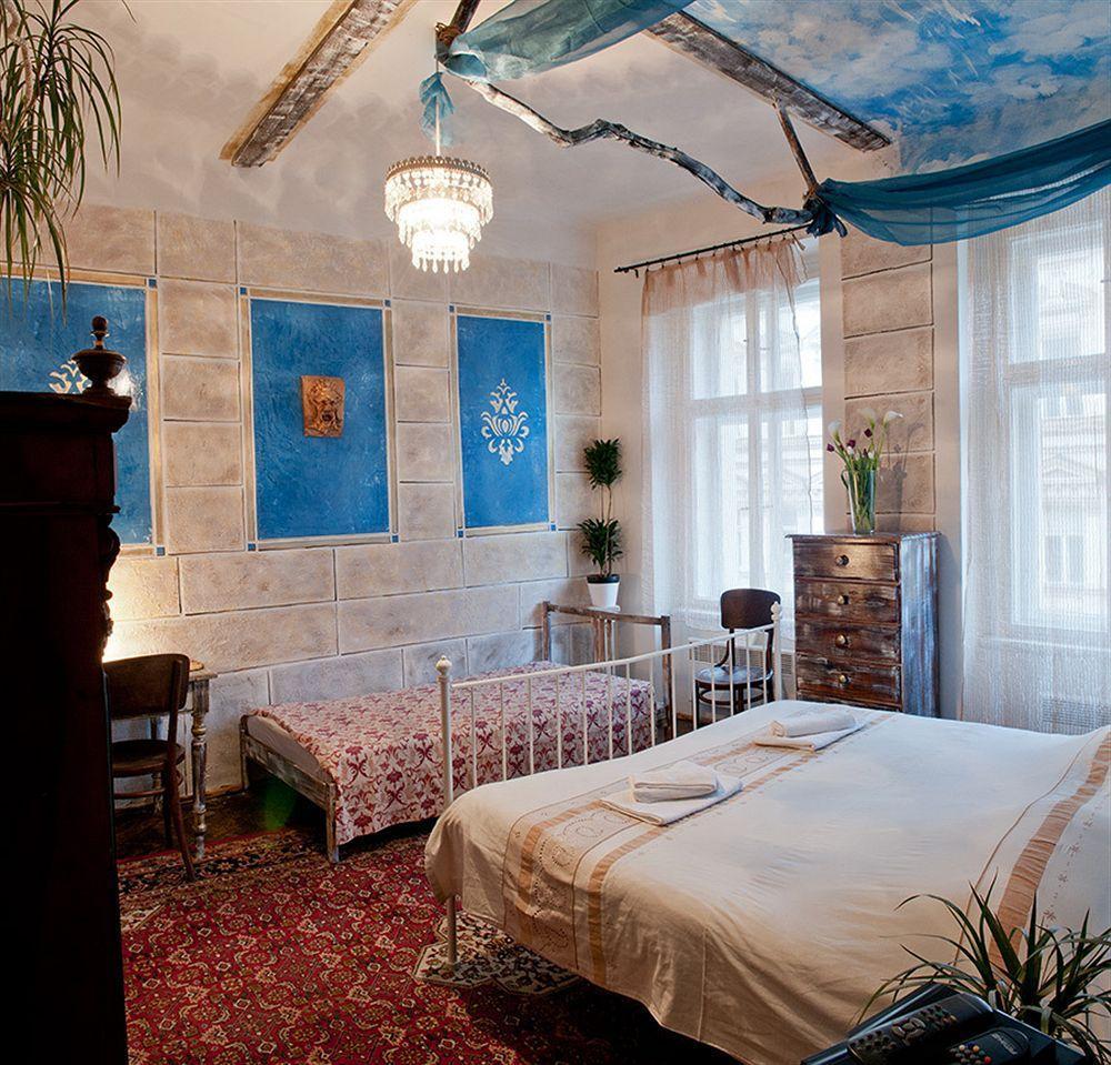 Old Time Hotel