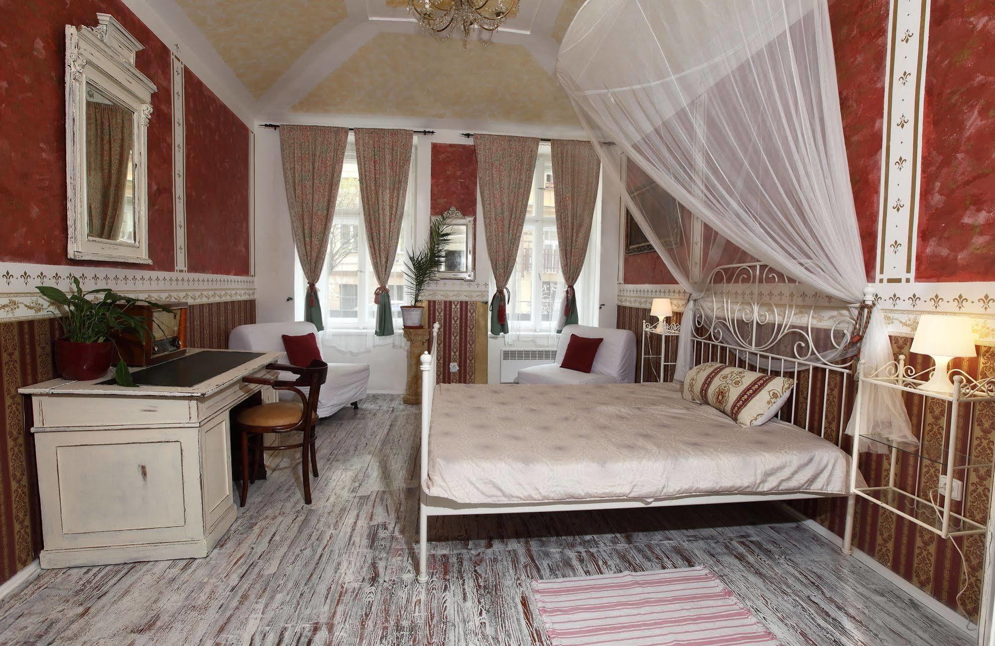 Old Time Hotel 3*